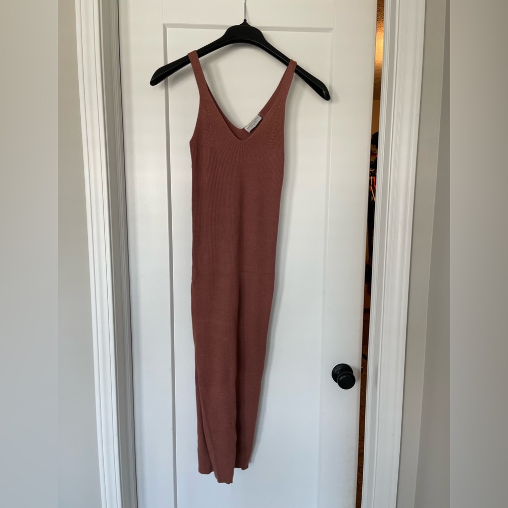 Dress Forum mauve sleeveless v-neck sweater dress, size small